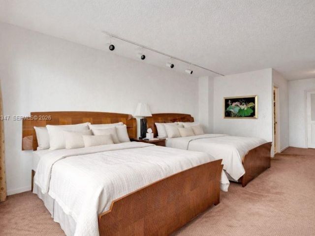 2-bedroom condo for rent in Bal Harbour - 9801 Collins Ave 8S - MondialRealty