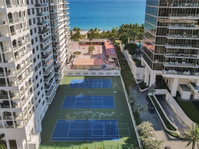 2-bedroom condo for rent in Bal Harbour - 9801 Collins Ave 8S - MondialRealty