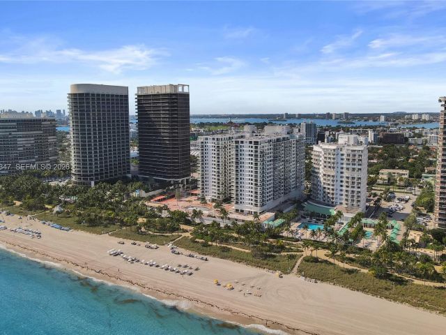 2-bedroom condo for rent in Bal Harbour - 9801 Collins Ave 8S - MondialRealty