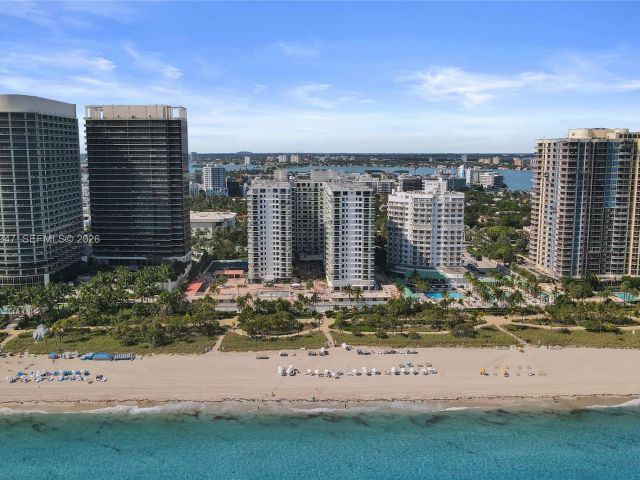2-bedroom condo for rent in Bal Harbour - 9801 Collins Ave 8S - MondialRealty