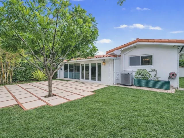 2-bedroom home for sale in Coral Gables - 1200 El Rado St - MondialRealty