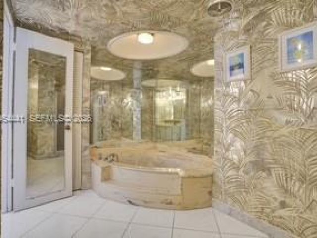 1-bedroom condo for sale in Hallandale Beach - 1865 S Ocean Dr 11J - MondialRealty