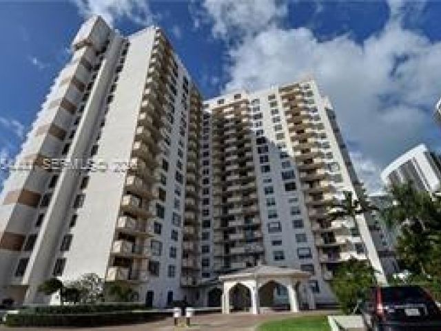 1-bedroom condo for sale in Hallandale Beach - 1865 S Ocean Dr 11J - MondialRealty