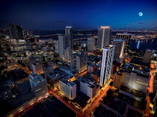 1-bedroom condo for rent in Miami - 151 SE 1st St 3010 - MondialRealty