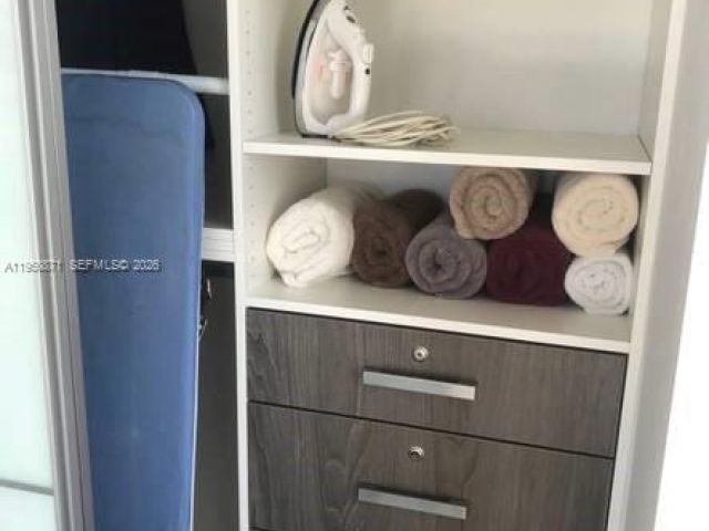 1-bedroom condo for rent in Miami - 151 SE 1st St 3010 - MondialRealty