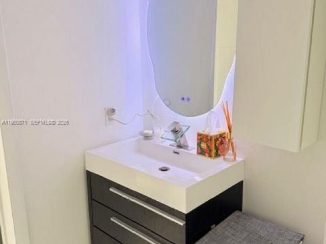 1-bedroom condo for rent in Miami - 151 SE 1st St 3010 - MondialRealty