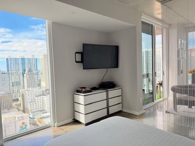 1-bedroom condo for rent in Miami - 151 SE 1st St 3010 - MondialRealty