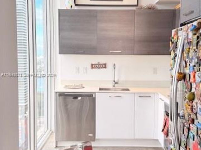 1-bedroom condo for rent in Miami - 151 SE 1st St 3010 - MondialRealty