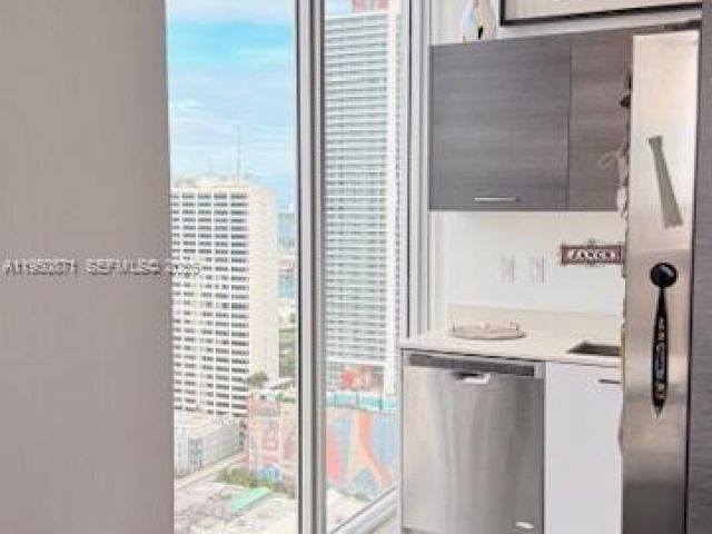 1-bedroom condo for rent in Miami - 151 SE 1st St 3010 - MondialRealty
