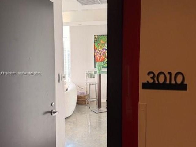 1-bedroom condo for rent in Miami - 151 SE 1st St 3010 - MondialRealty