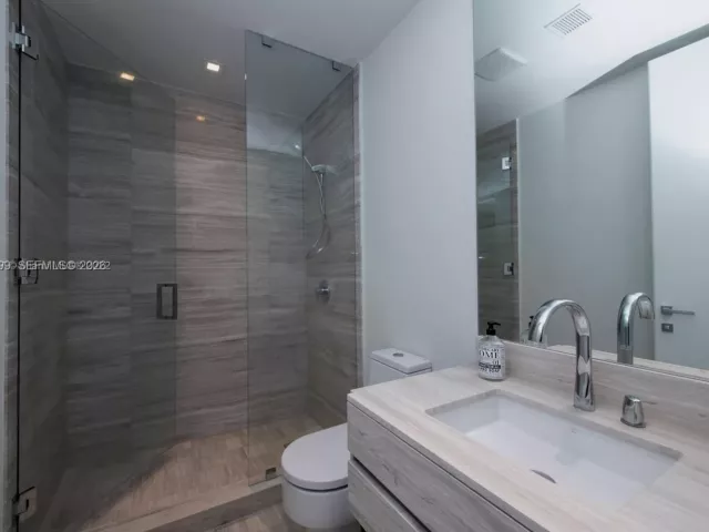 2-bedroom condo for sale in Sunny Isles Beach - 18975 Collins Ave 2205 - MondialRealty