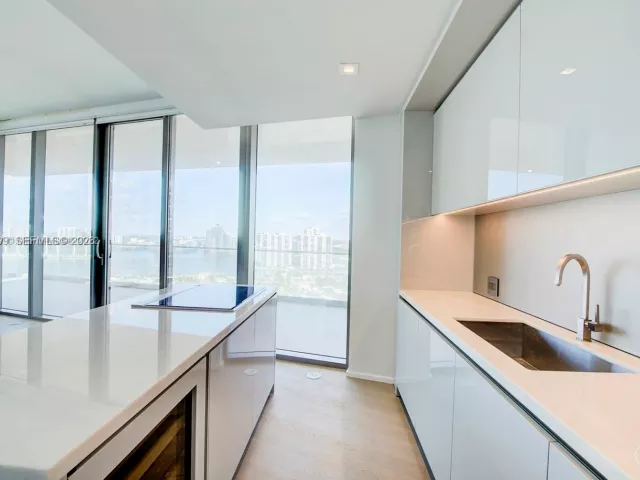 2-bedroom condo for sale in Sunny Isles Beach - 18975 Collins Ave 2205 - MondialRealty