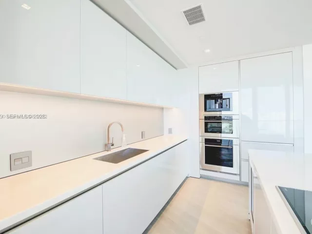 2-bedroom condo for sale in Sunny Isles Beach - 18975 Collins Ave 2205 - MondialRealty