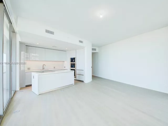 2-bedroom condo for sale in Sunny Isles Beach - 18975 Collins Ave 2205 - MondialRealty