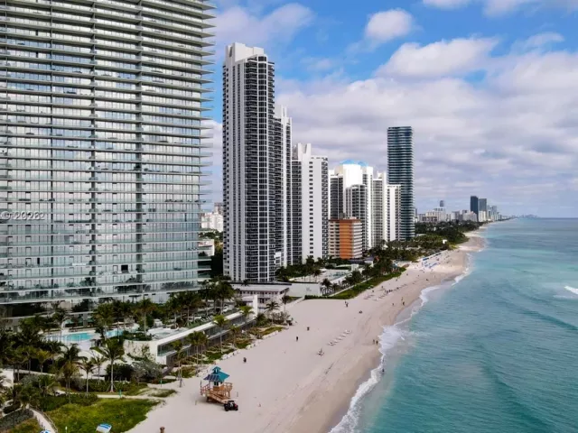 2-bedroom condo for sale in Sunny Isles Beach - 18975 Collins Ave 2205 - MondialRealty