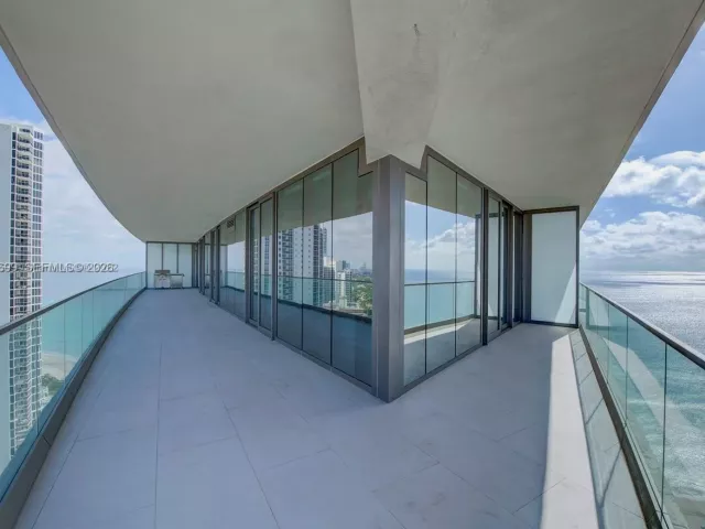 2-bedroom condo for sale in Sunny Isles Beach - 18975 Collins Ave 2205 - MondialRealty