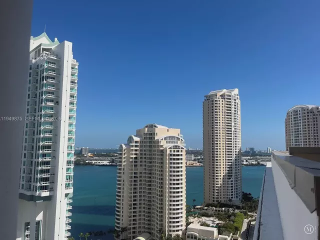1-bedroom condo for rent in Miami - 701 Brickell Key Blvd PH-08 - MondialRealty