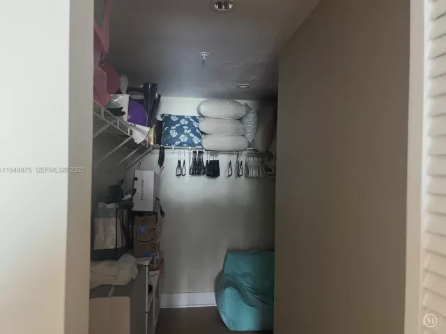 1-bedroom condo for rent in Miami - 701 Brickell Key Blvd PH-08 - MondialRealty