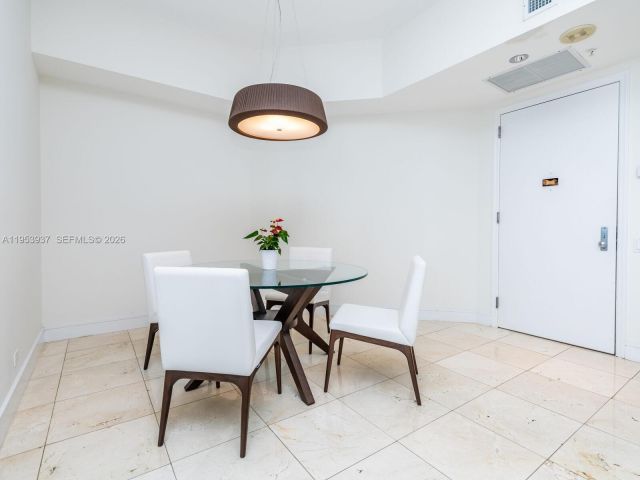 Apartment for rent  Unit #210 - photo 7281573