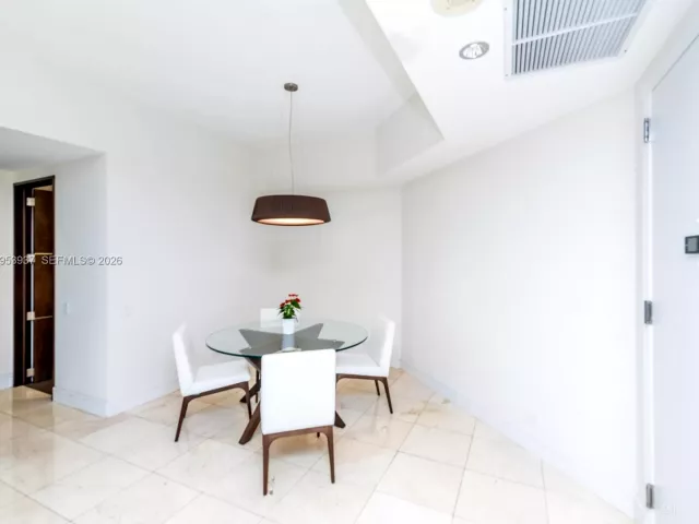 2-bedroom condo for rent in Miami - 888 Brickell Key Dr 210 - MondialRealty