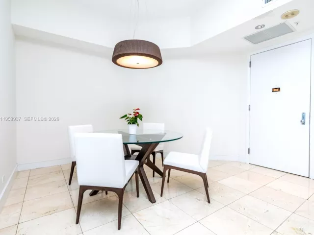 2-bedroom condo for rent in Miami - 888 Brickell Key Dr 210 - MondialRealty