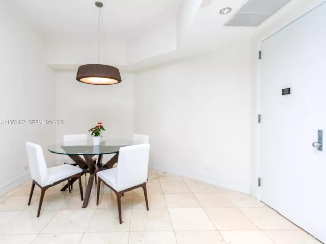2-bedroom condo for rent in Miami - 888 Brickell Key Dr 210 - MondialRealty
