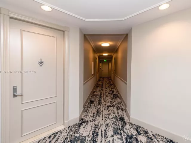 2-bedroom condo for rent in Miami - 888 Brickell Key Dr 210 - MondialRealty