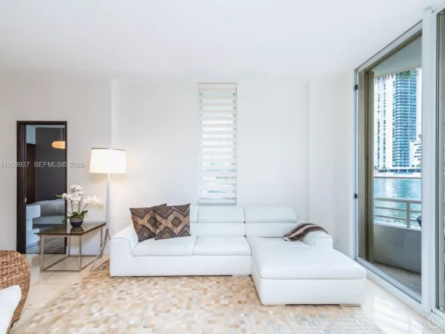 2-bedroom condo for rent in Miami - 888 Brickell Key Dr 210 - MondialRealty