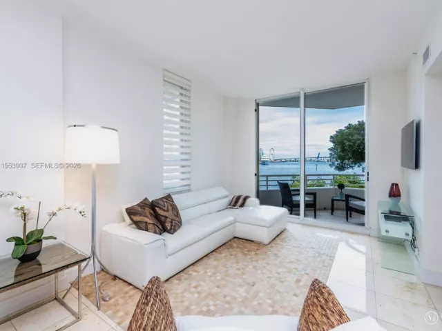 2-bedroom condo for rent in Miami - 888 Brickell Key Dr 210 - MondialRealty