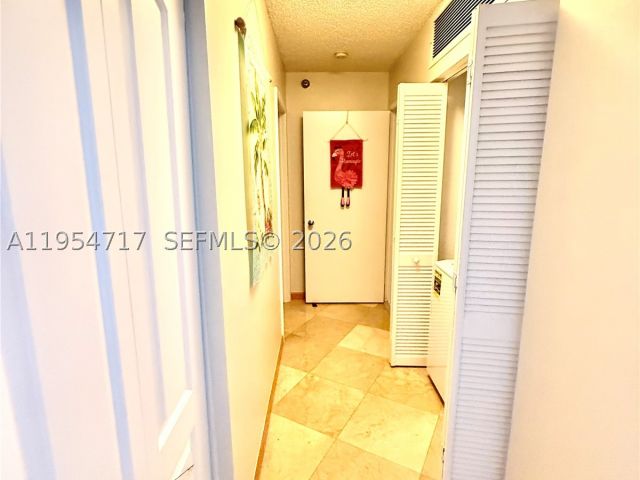 2-bedroom condo for sale in Aventura - 3400 NE 192nd St 710 - MondialRealty