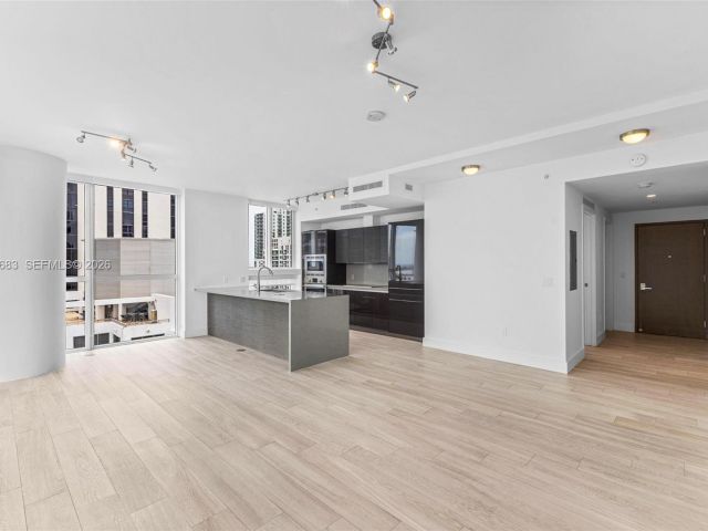 Apartment for sale  Unit #3909 - photo 7283851