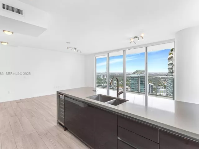 2-bedroom condo for sale in Miami - 1080 Brickell Ave 3909 - MondialRealty