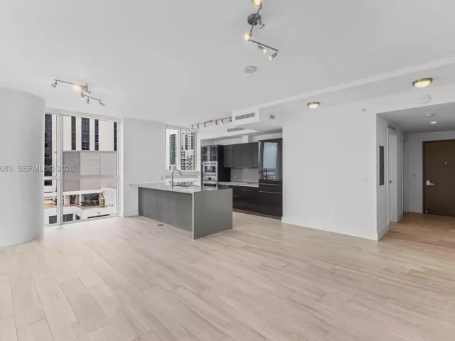 2-bedroom condo for sale in Miami - 1080 Brickell Ave 3909 - MondialRealty