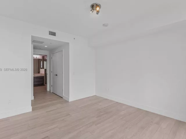 2-bedroom condo for rent in Miami - 1080 Brickell Ave 3909 - MondialRealty