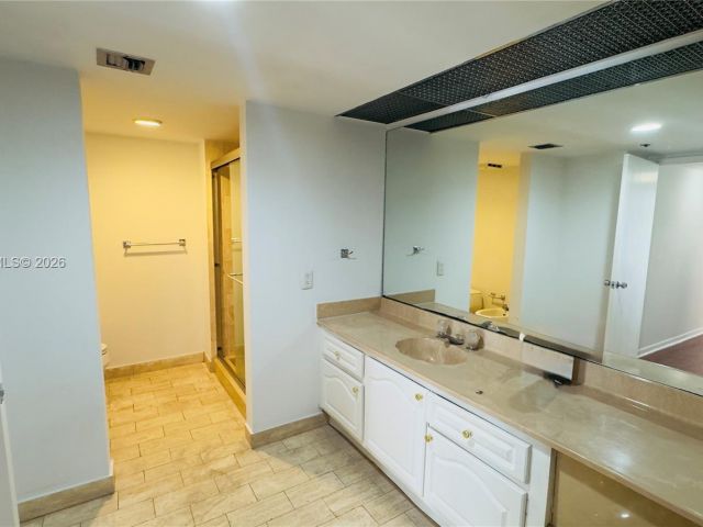 Apartment for rent  Unit #A-3242 - photo 7433904