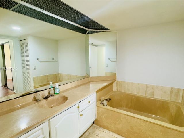 Apartment for rent  Unit #A-3242 - photo 7433906