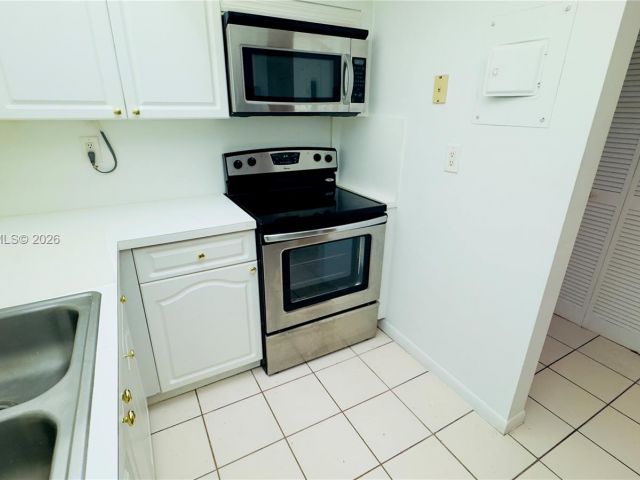 Apartment for rent  Unit #A-3242 - photo 7433913