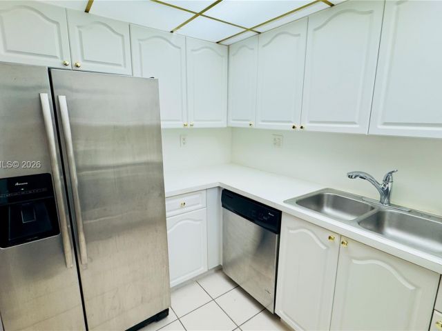 Apartment for rent  Unit #A-3242 - photo 7433914