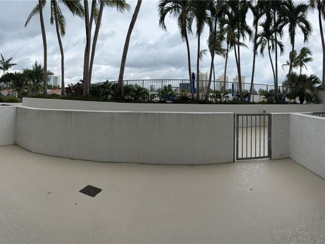 2-bedroom condo for sale in Aventura - 3029 NE 188th St 319 - MondialRealty