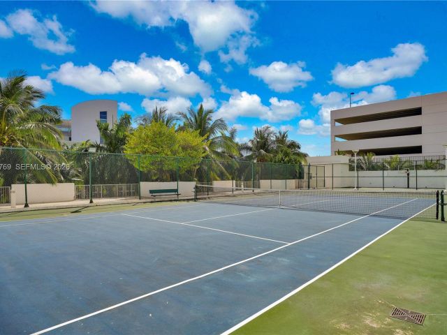 2-bedroom condo for sale in Aventura - 3029 NE 188th St 319 - MondialRealty