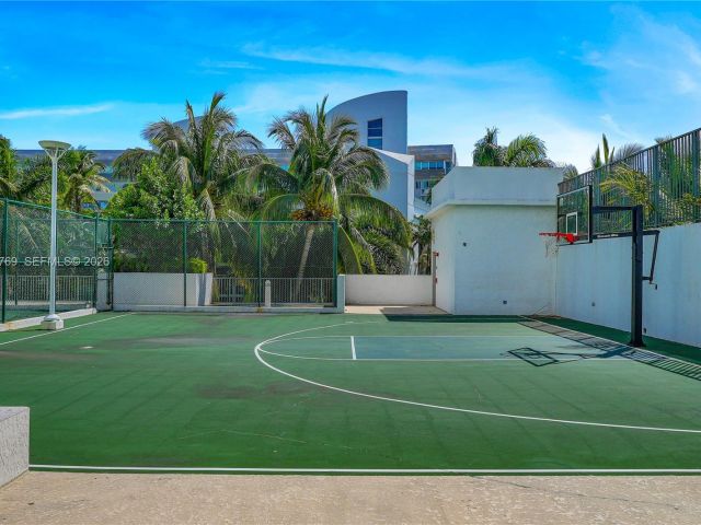 2-bedroom condo for sale in Aventura - 3029 NE 188th St 319 - MondialRealty