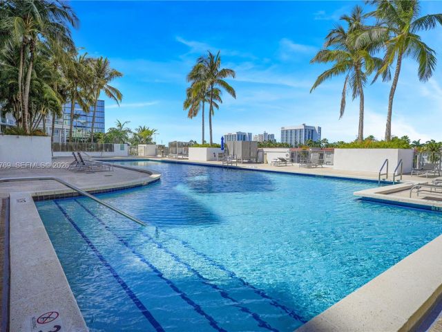 2-bedroom condo for sale in Aventura - 3029 NE 188th St 319 - MondialRealty