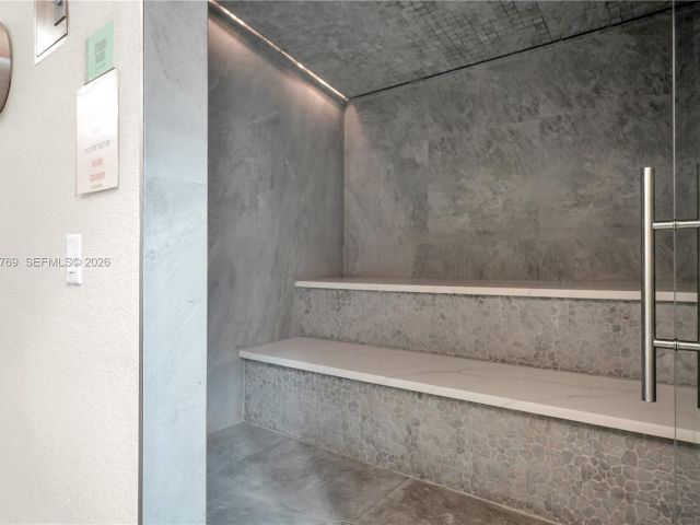 2-bedroom condo for sale in Aventura - 3029 NE 188th St 319 - MondialRealty