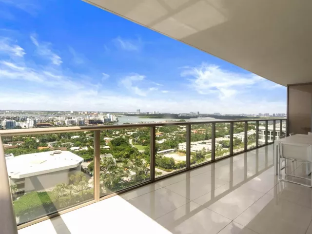 2-bedroom condo for sale in Bal Harbour - 9705 Collins Ave 1905N - MondialRealty
