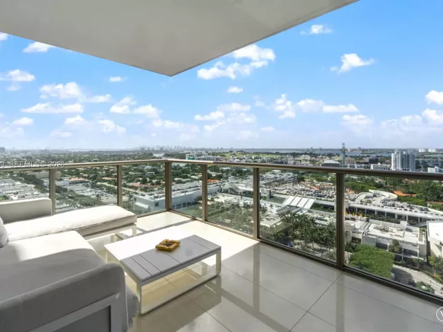 2-bedroom condo for sale in Bal Harbour - 9705 Collins Ave 1905N - MondialRealty