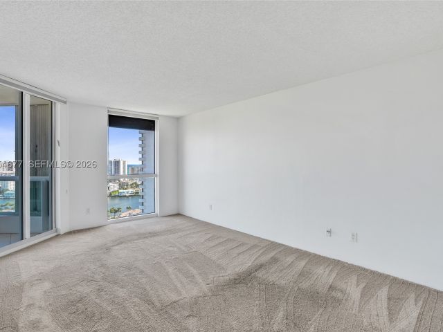 3-bedroom condo for sale in Aventura - 21205 Yacht Club Dr 2310 - MondialRealty