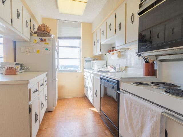 Apartment for sale  Unit #1912 - photo 7285167