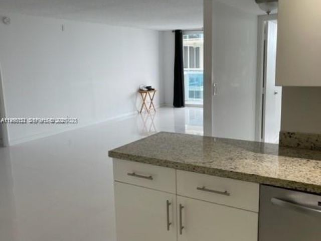 Apartment for rent  Unit #1725 - photo 7446994