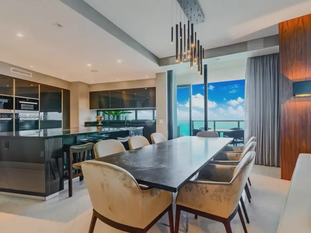 4-bedroom condo for rent in Sunny Isles Beach - 18555 Collins Ave 4305 - MondialRealty