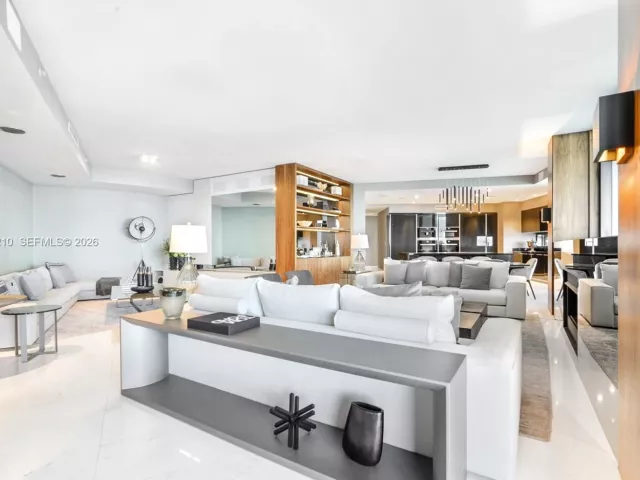 4-bedroom condo for rent in Sunny Isles Beach - 18555 Collins Ave 4305 - MondialRealty